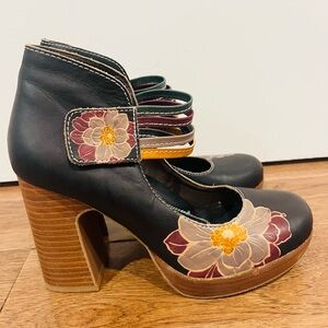 NEW Black and Brown Floral Heels with Chunky Wooden Heel